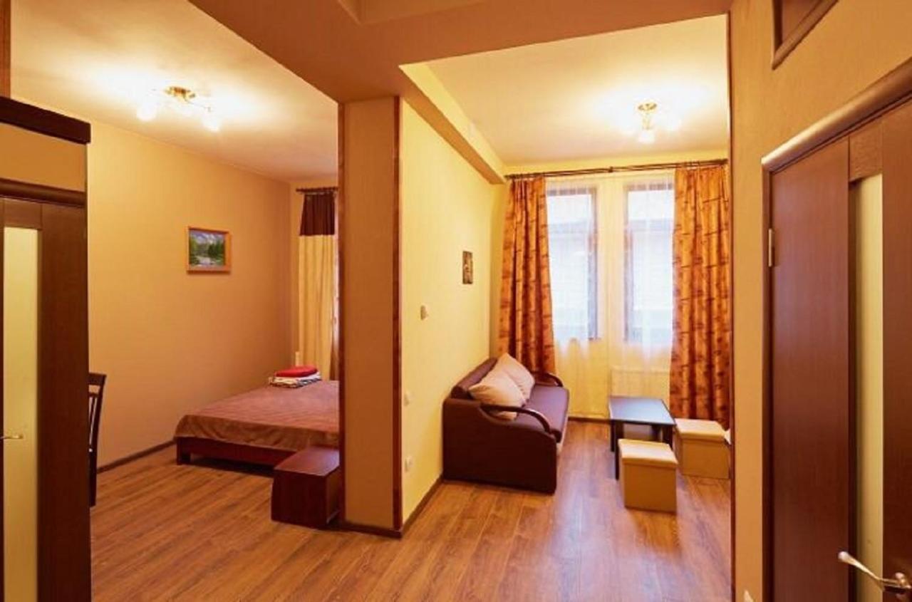 Apartment On Lychakivska 6-A Lviv Buitenkant foto